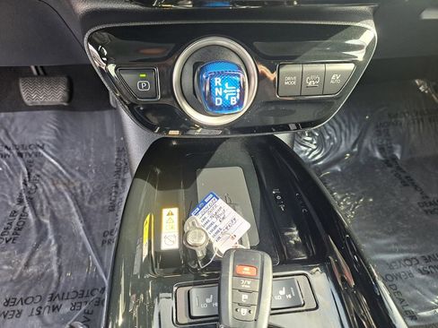 Used 2022 Toyota Prius Prime XLE image 29