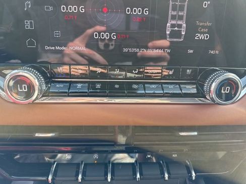 Used 2025 GMC Canyon AT4 w/ Technology Plus Package AWD/4WD image 31