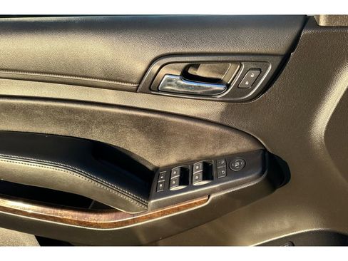 Used 2019 Chevrolet Suburban LT image 13