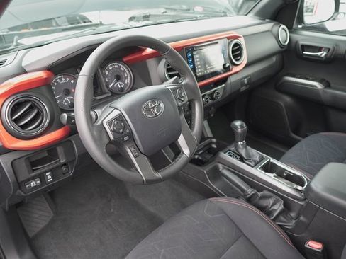 Certified 2016 Toyota Tacoma TRD Off-Road image 13
