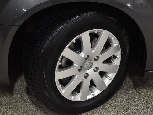 Used 2016 Chrysler Town & Country Touring image 10