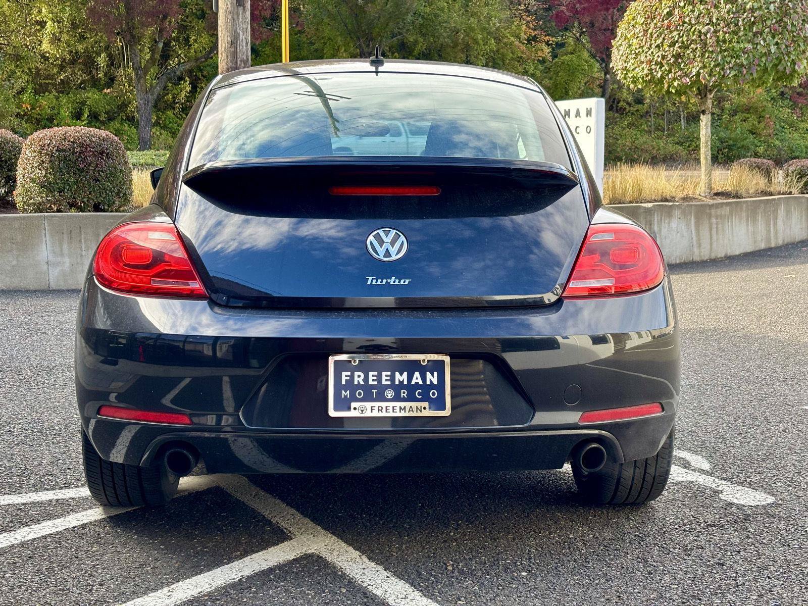 Used 2012 Volkswagen Beetle Launch Edition FWD image 4