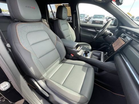 Used 2026 GMC Terrain AT4 w/ Technology Package II image 31