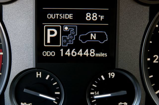 Used 2013 Lexus LX 570 4WD w/ Luxury Pkg w/Pre-crash image 51