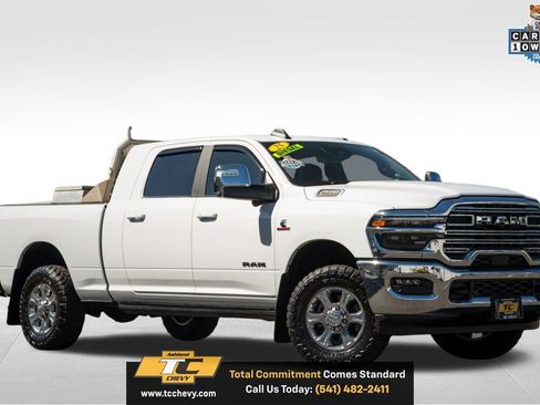 Used 2025 RAM 3500 Laramie AWD/4WD image 3