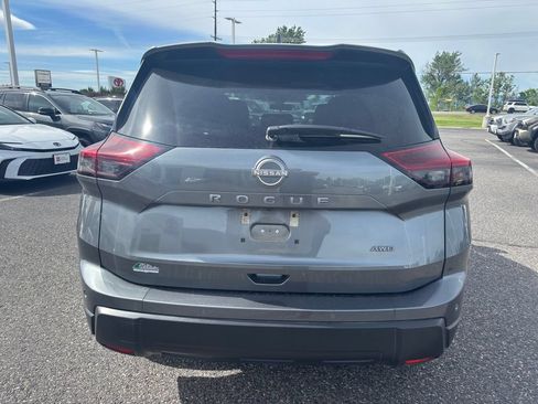 Used 2025 Nissan Rogue SV w/ SV Premium Package AWD/4WD image 2