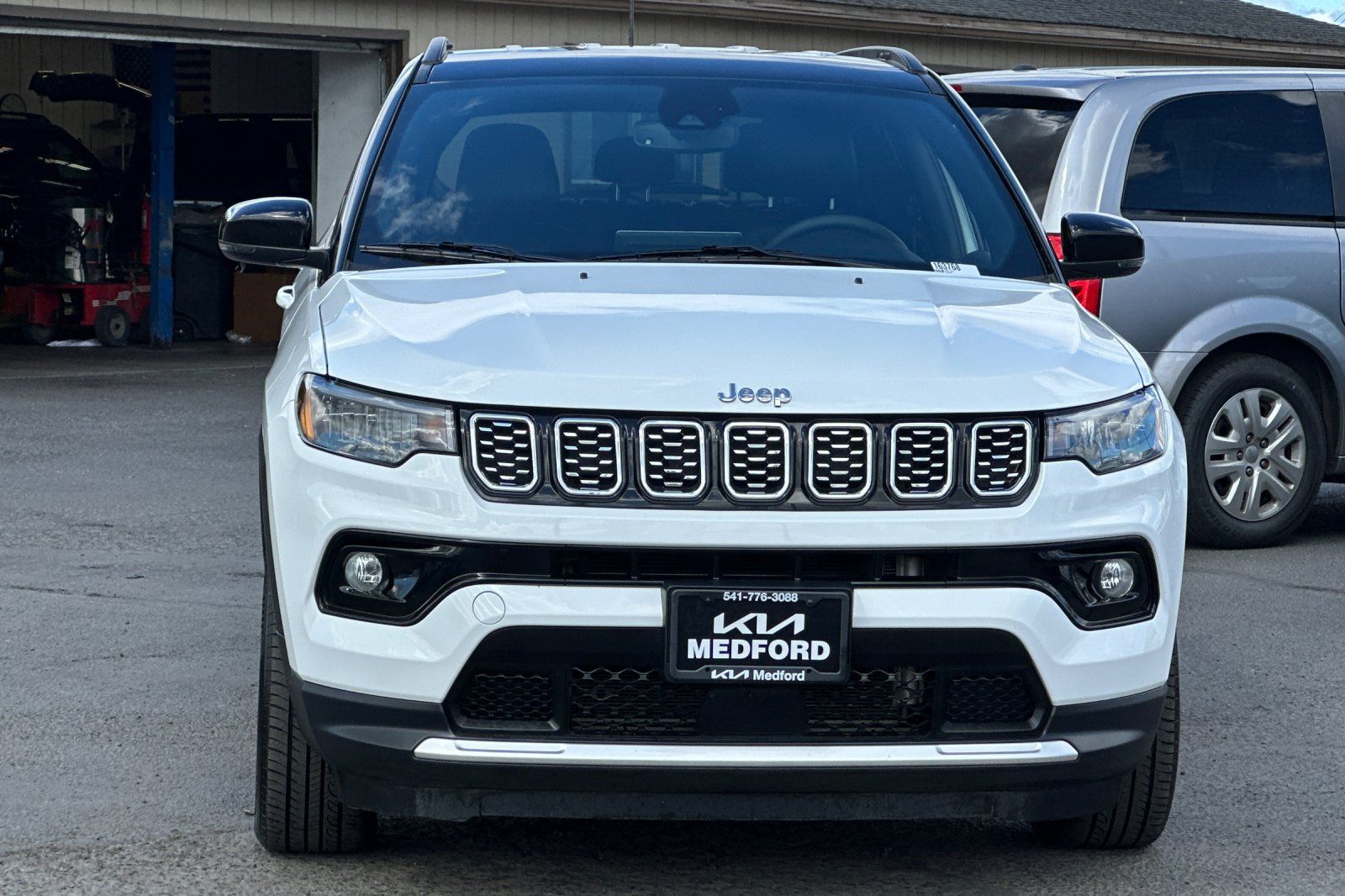 Used 2025 Jeep Compass Limited AWD/4WD image 9