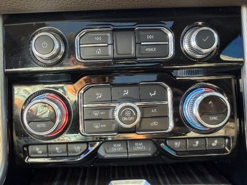 Used 2021 GMC Yukon XL Denali w/ Denali Premium Package image 33