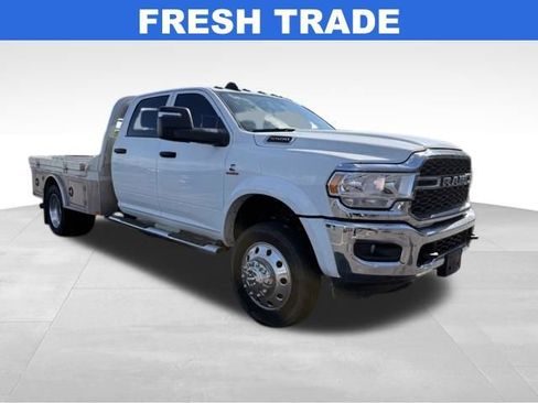 Used 2024 RAM 5500 Tradesman w/ Chrome Appearance Group AWD/4WD image 1