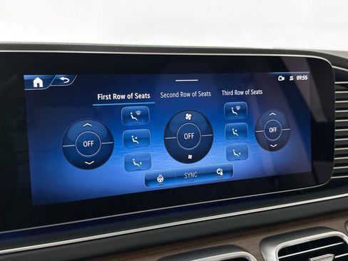 New 2026 Mercedes-Benz GLS 450 4MATIC image 16