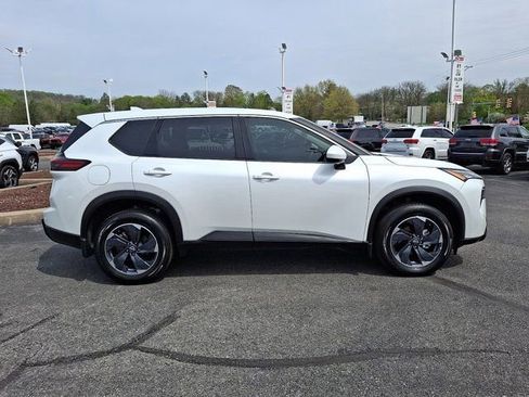 Used 2025 Nissan Rogue SV FWD image 9