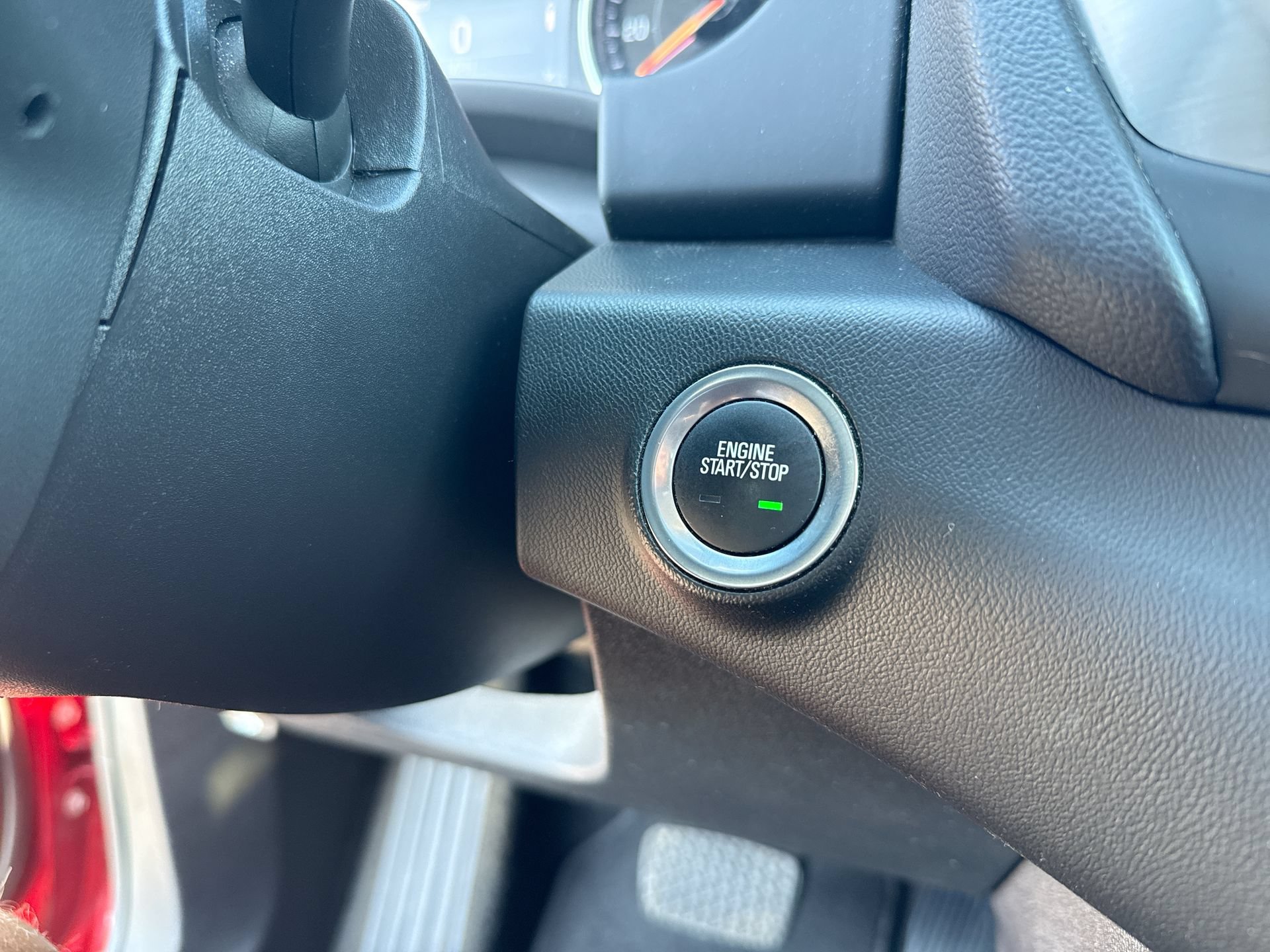 Used 2024 GMC Terrain SLE w/ Driver Convenience Package FWD image 13