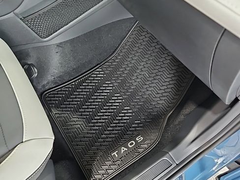 New 2026 Volkswagen Taos SE image 14