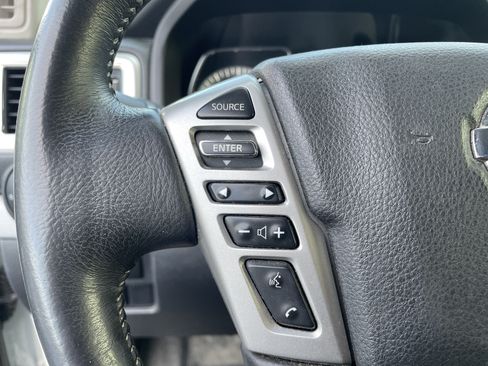 Used 2019 Nissan Titan PRO-4X w/ Pro-4x Convenience Package AWD/4WD image 11