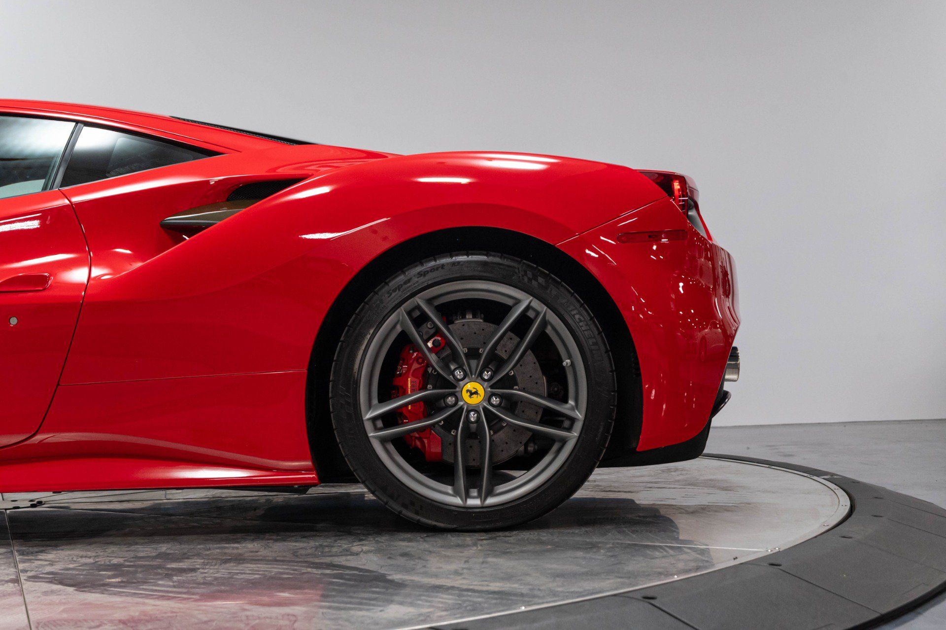 Used 2018 Ferrari 488 GTB RWD image 45