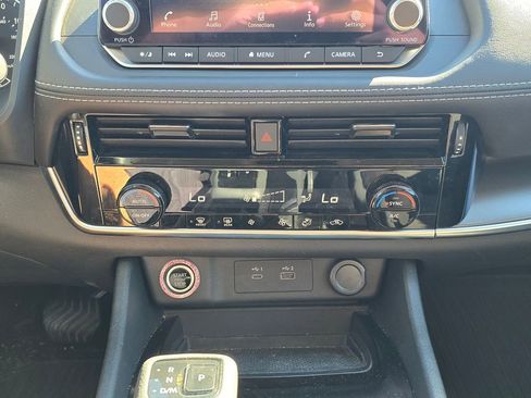 Used 2023 Nissan Rogue SV image 22