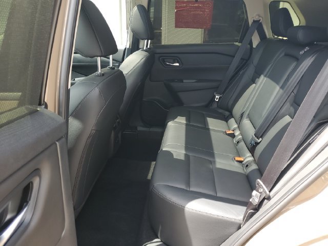 Certified 2025 Nissan Rogue SL w/ SL Premium Package FWD image 32