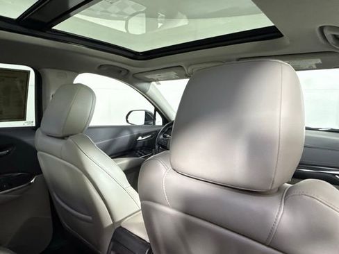 Used 2019 Cadillac XT4 Luxury w/ Cold Weather Package image 27