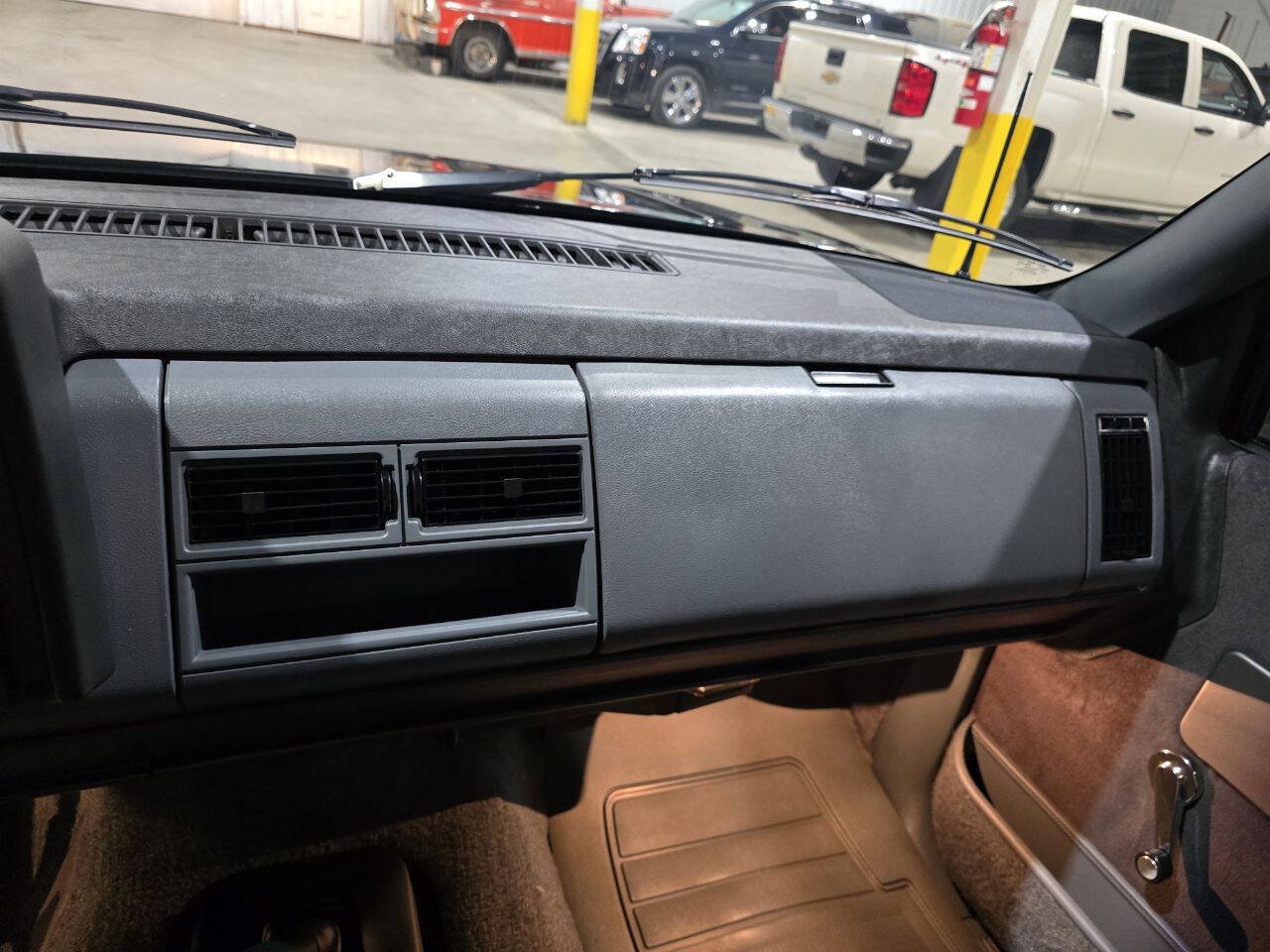 Used 1990 Chevrolet Silverado 1500 2WD Regular Cab image 40