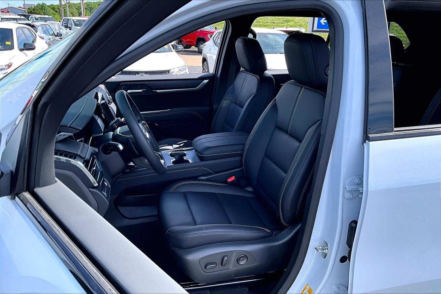 New 2026 GMC Acadia Elevation w/ Black Edition FWD image 9