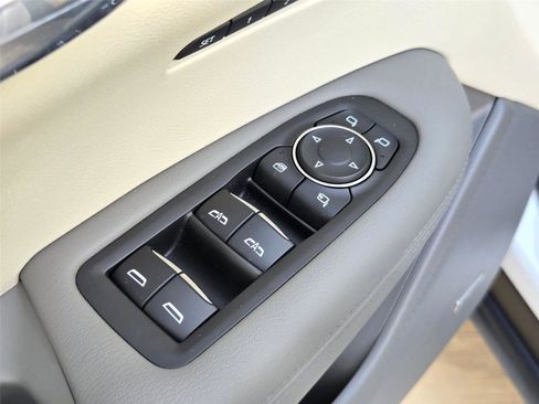 Used 2022 Cadillac XT6 Premium Luxury w/ Technology Package FWD image 26