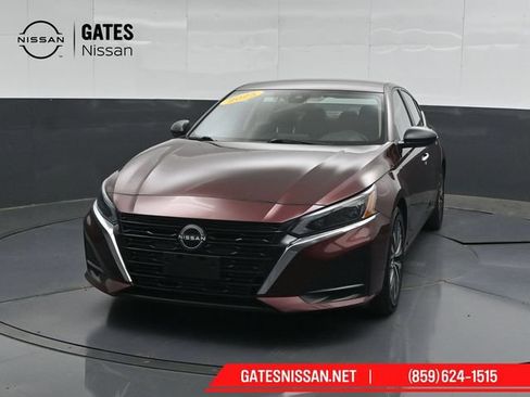 Used 2025 Nissan Altima 2.5 SV FWD image 5