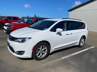 Used 2017 Chrysler Pacifica Touring-L w/ Tire & Wheel Group FWD video 1