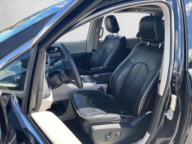 Used 2022 Chrysler Pacifica Limited FWD image 27
