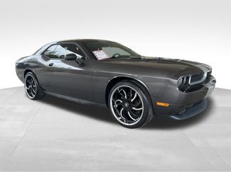 Used 2014 Dodge Challenger SXT video 2