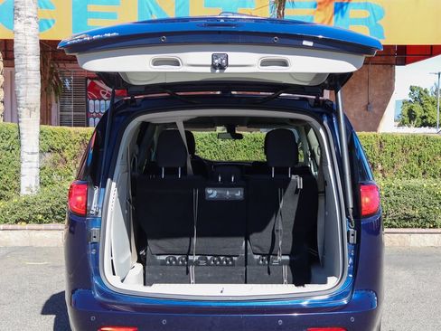 Used 2019 Chrysler Pacifica Touring image 8