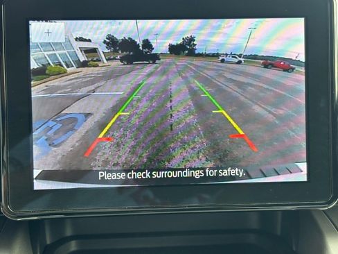 Used 2022 Ford Explorer XLT image 25