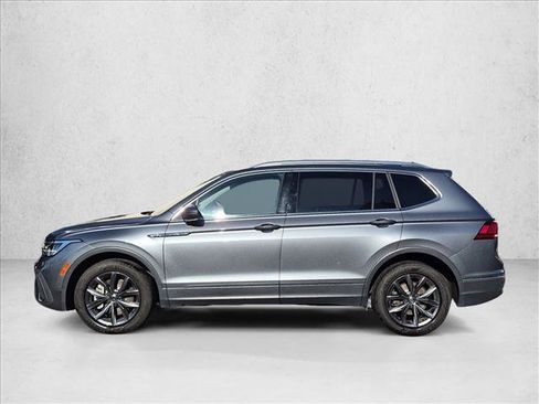 Used 2023 Volkswagen Tiguan SE w/ Panoramic Sunroof Package AWD/4WD image 8