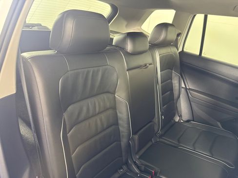 Used 2018 Volkswagen Tiguan SEL Premium image 26