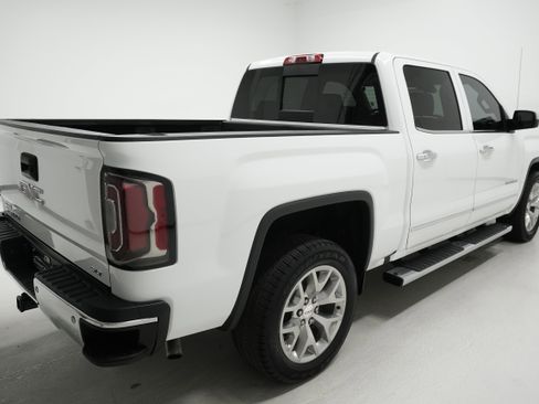 Used 2018 GMC Sierra 1500 SLT w/ Enhanced Driver Alert Package image 4