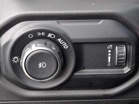 Used 2024 Jeep Wrangler Unlimited Sahara AWD/4WD image 24