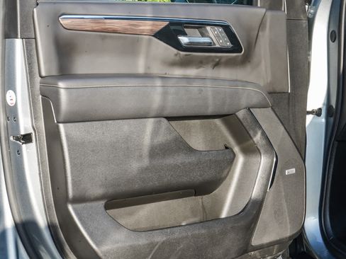 Used 2025 Chevrolet Suburban Premier AWD/4WD image 16
