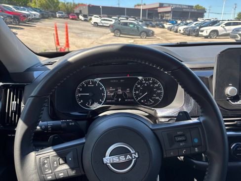 Used 2025 Nissan Pathfinder SV AWD/4WD image 30