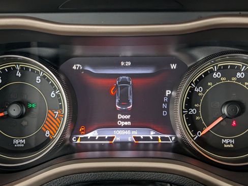 Used 2014 Jeep Cherokee Limited w/ Trailer Tow Group image 17