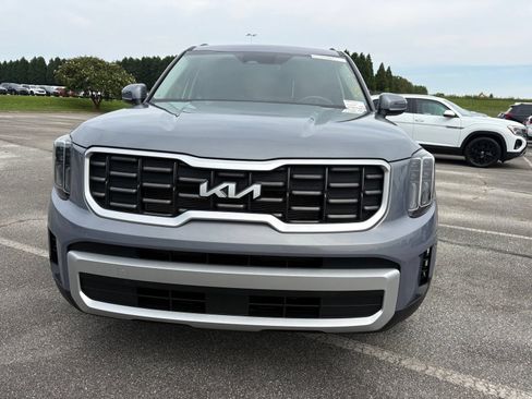 Used 2025 Kia Telluride S FWD image 8