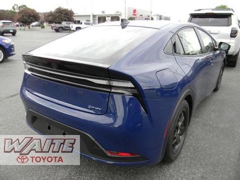 New 2026 Toyota Prius Plug-In Hybrid FWD image 2