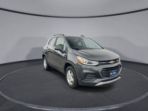 Used 2017 Chevrolet Trax LT w/ Driver Confidence Package AWD/4WD image 2