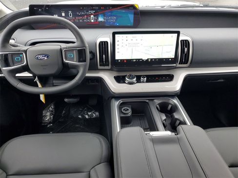 New 2026 Ford Expedition Active image 28