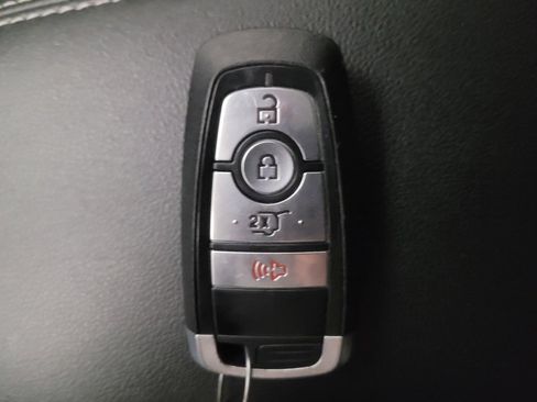 Used 2022 Ford Escape SE w/ SE Sport Appearance Package image 32