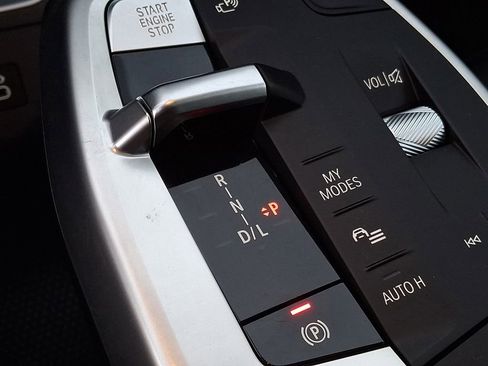 Used 2025 BMW X2 xDrive28i w/ Premium Package image 12