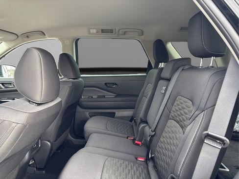 New 2025 Nissan Pathfinder SV w/ Black Appearance Package image 10