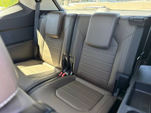Used 2024 Volkswagen Atlas SEL AWD/4WD image 26