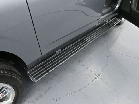 Used 2022 Chevrolet Suburban High Country AWD/4WD image 9