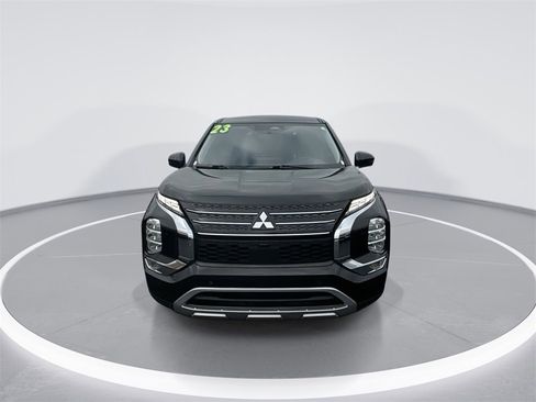 New 2023 Mitsubishi Outlander SE image 3