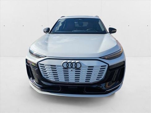 New 2025 Audi SQ6 e-tron Premium Plus image 2