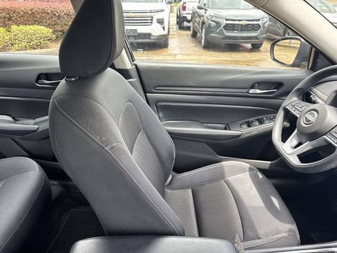 Used 2025 Nissan Altima 2.5 SV FWD image 45